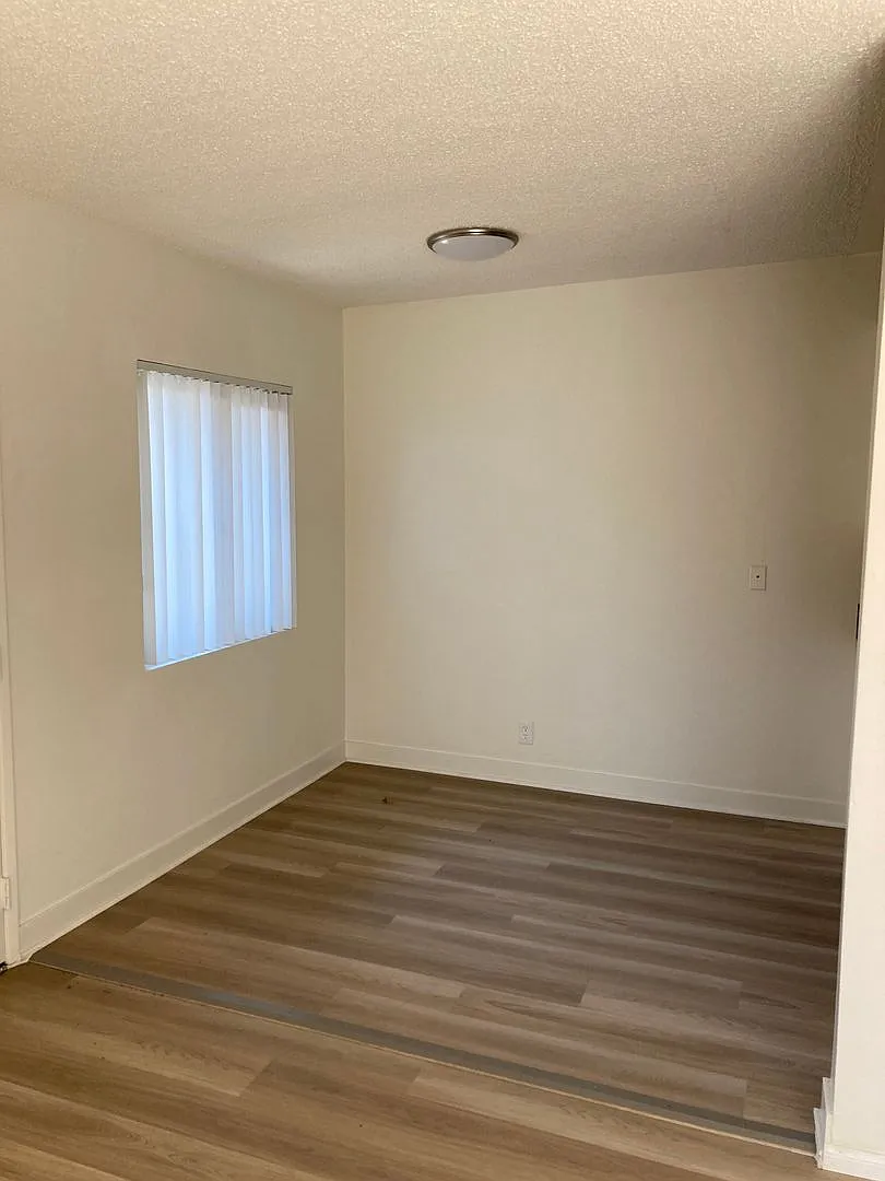 Building Photo - 5020