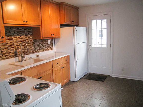 3rd image of 634 Highland Ct
