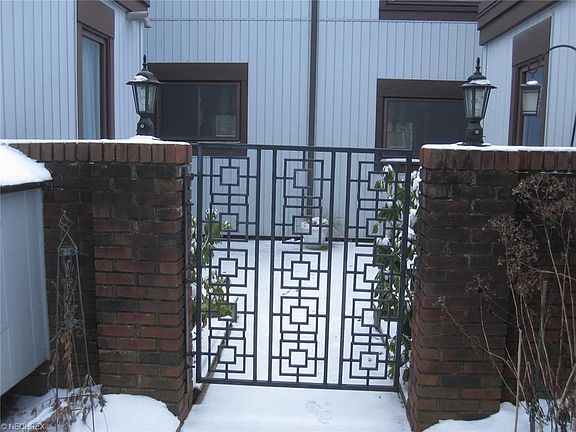 2nd image of 726 Tinkers Ln