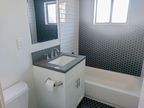 4th image of 1102 30th St Unit 1102