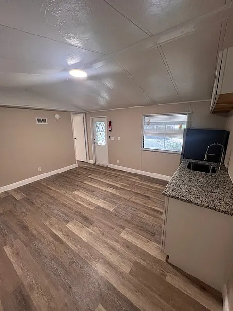 1 bed, 600 sqft, $1,100 — Photo 3