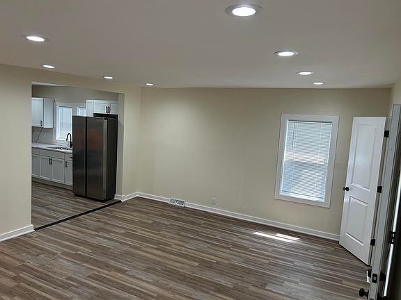 4th image of 4333 Torrence Ave