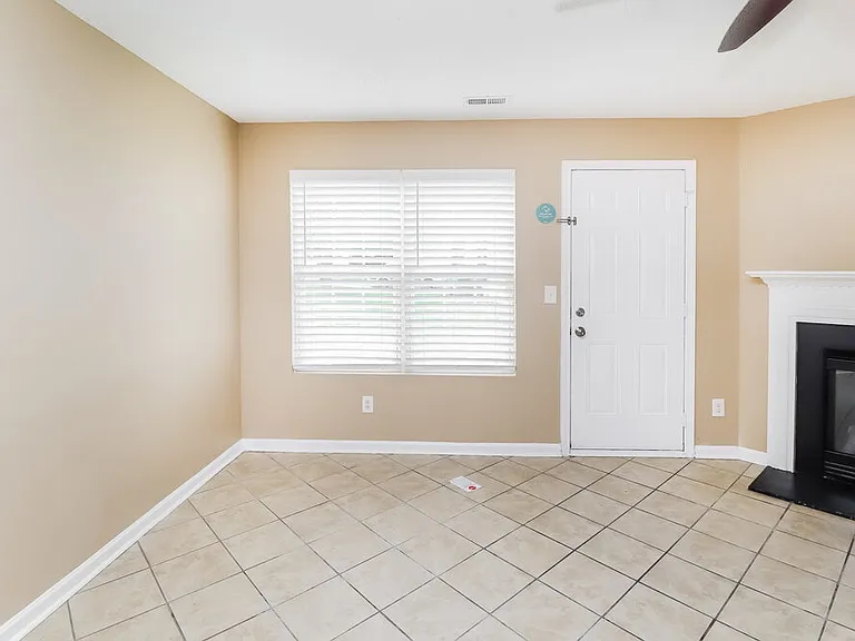 3005 Hunters Creek Ct — Photo 4