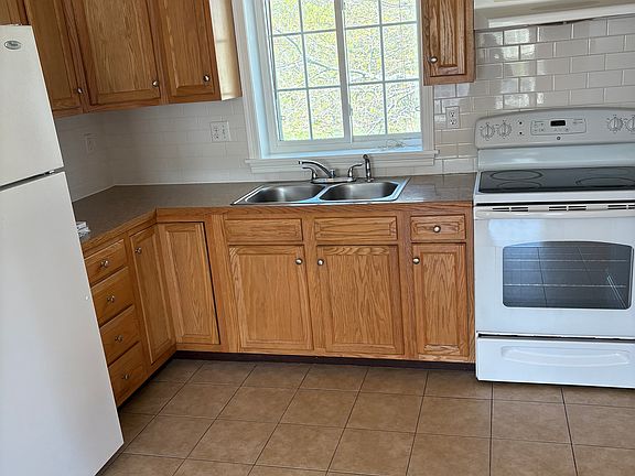 4th image of 14 Louise St #2