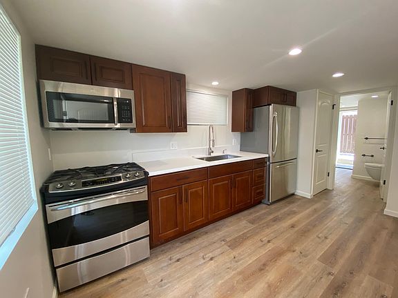4th image of 423 Saratoga St