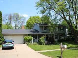 7618 Westchester Dr, Middleton, WI 53562