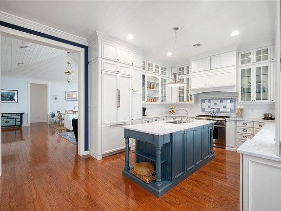 3rd image of 2081 Autumn Ln