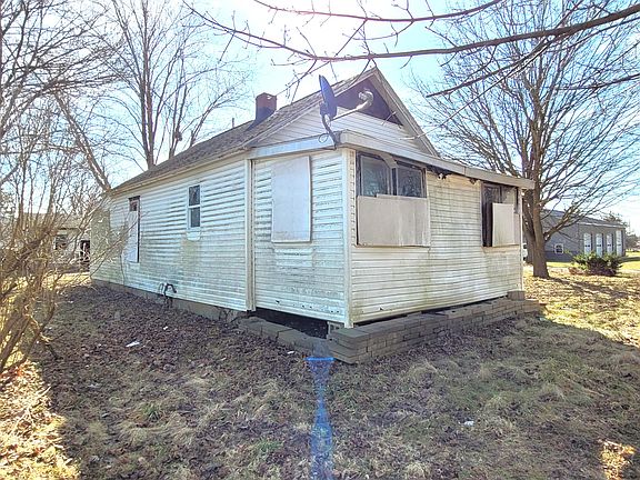 2nd image of 335 Peninsular St
