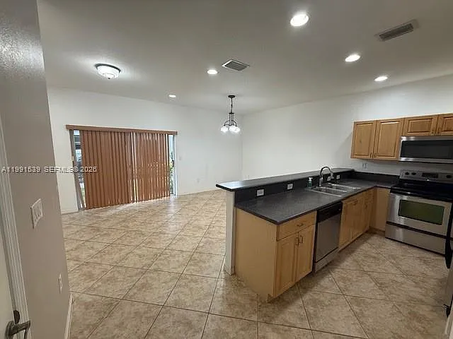 Building Photo - 4920 SW 140th Ter #4