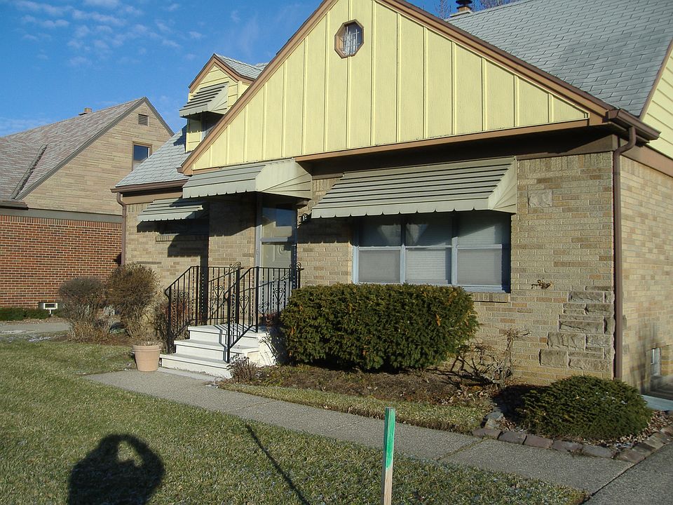 1st image of 11 Laurentian Dr