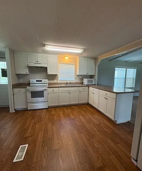 9714 Seymour Ln — Photo 11