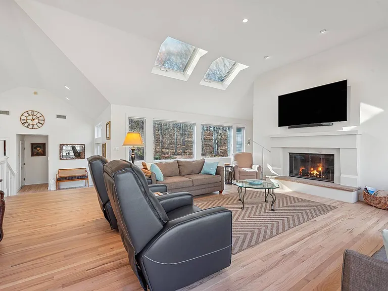 15 Eastwood Ct — Photo 10