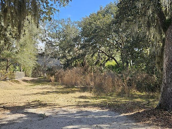 3rd image of 2590 OLEANDER Street