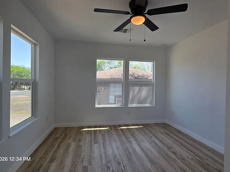 2530 W Woodlawn Ave — Photo 21