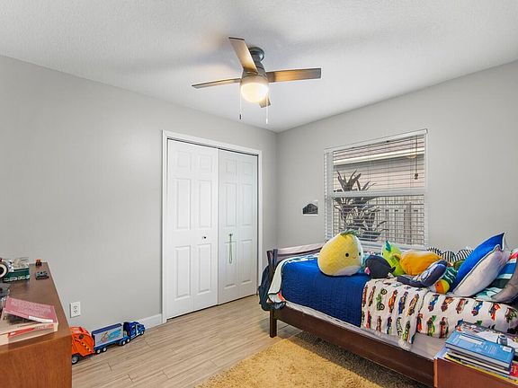 3rd image of 972 SE Bywood Avenue