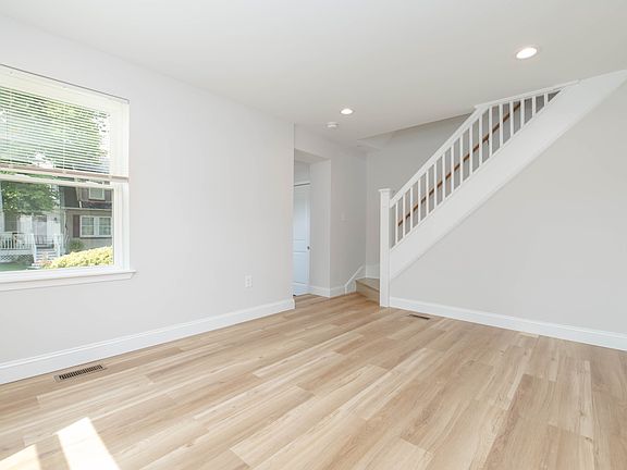 5th image of 13 Bayship Rd