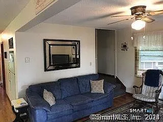 3 bed, 1.5 bath, 1190 sqft, $1,500 — Photo 2