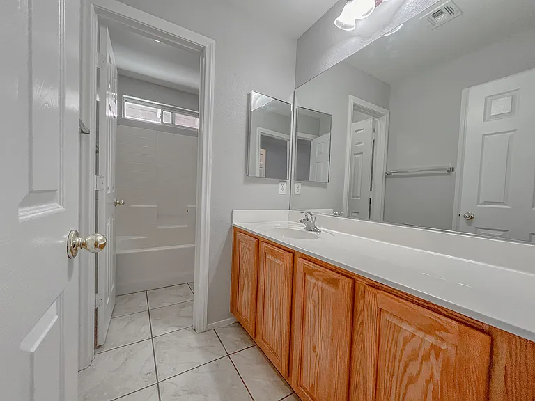5646 Saint Elias St — Photo 44