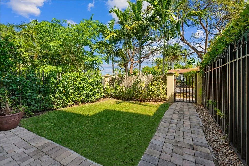 3 bed, 2.5 bath, 2214 sqft, $5,500 — Photo 3