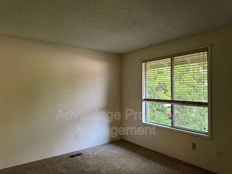 1440 NW Meadowgreen Pl — Photo 22
