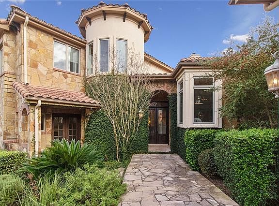 3rd image of 4801 Pecan Chase