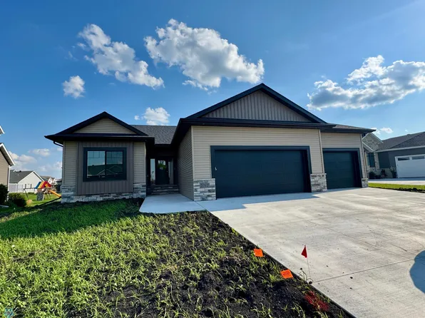 3762 Houkom Dr E, West Fargo, ND 58078