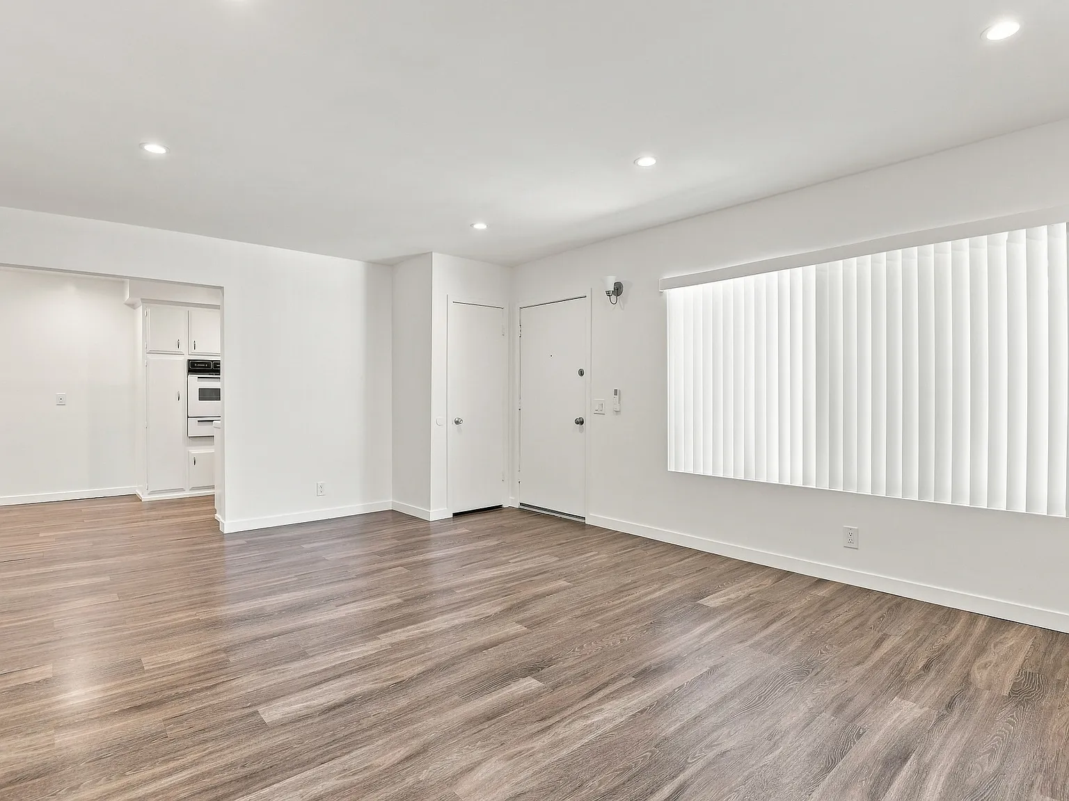 2 bed, 1000 sqft, $2,650 — Photo 3
