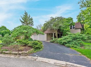 8329 Field Crest Ave, Willow Springs, IL 60480