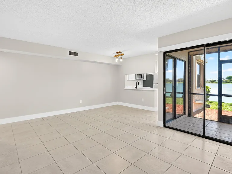 800 Independence Dr #800F — Photo 4