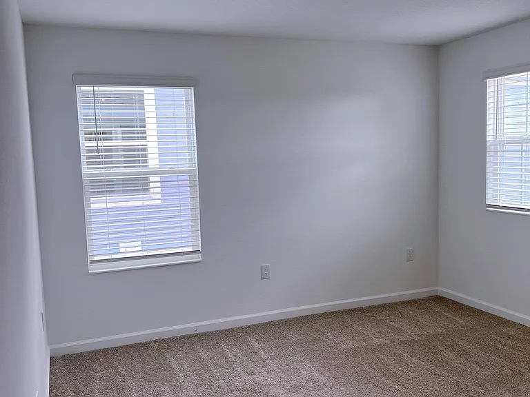 352 Loch Ct — Photo 26