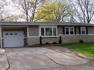 416 N 12th St, Clinton, IA 52732