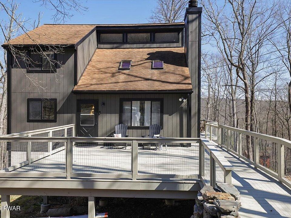 1st image of 109 Essex Ct