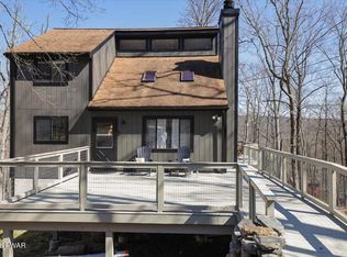 109 Essex Ct, Bushkill, PA 18324
