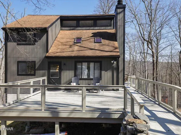 109 Essex Ct, Bushkill, PA 18324