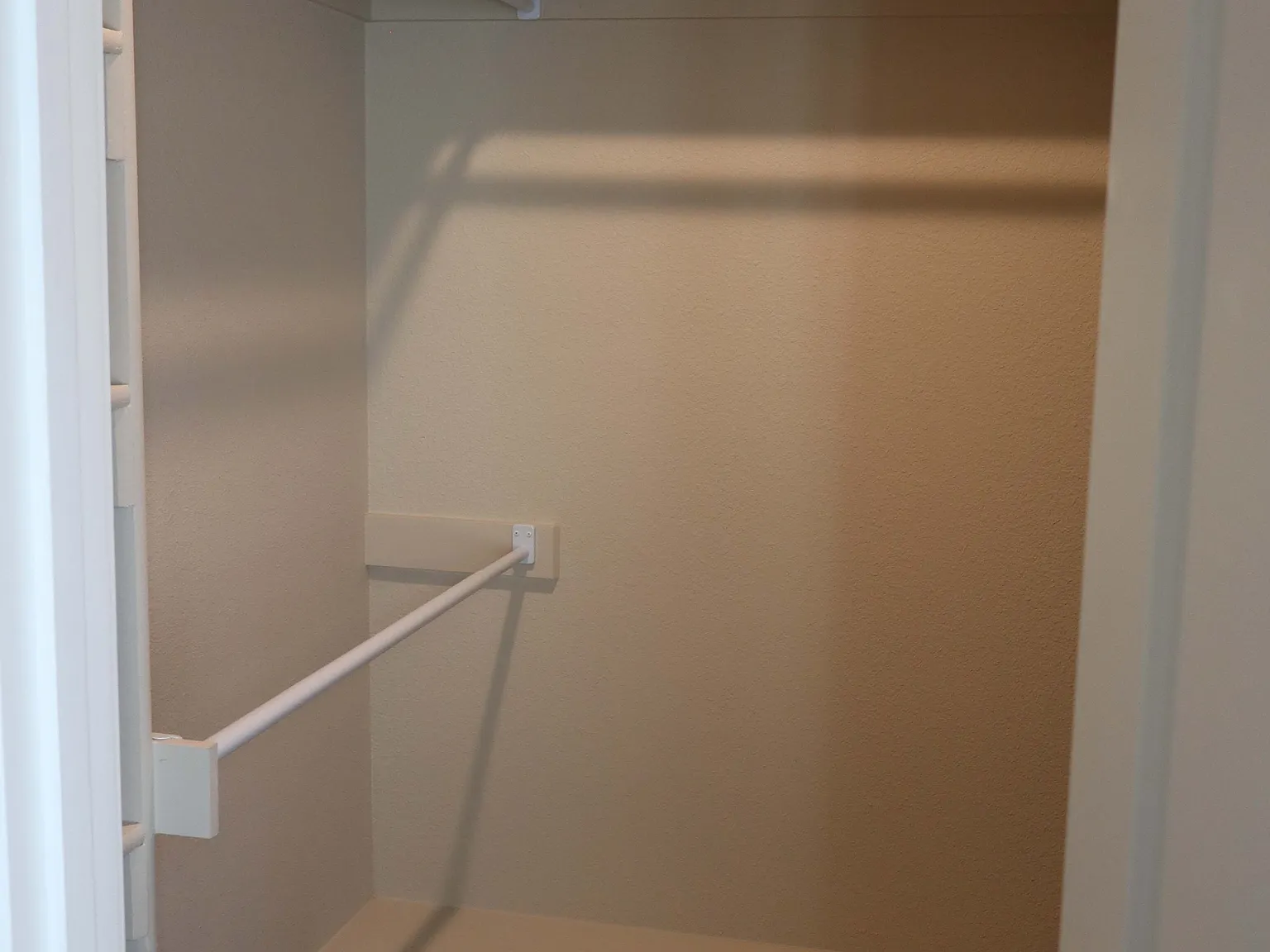 3 bed, 1100 sqft, $1,300 — Photo 2