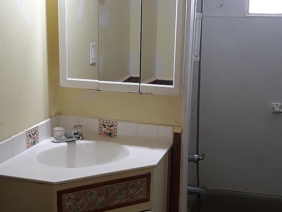 4th image of 200 S Marshall St #5