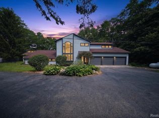9319 Faussett Rd, Fenton, MI 48430
