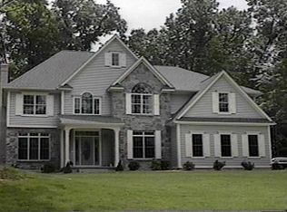 9 Kingfisher Ln, Suffield, CT 06078