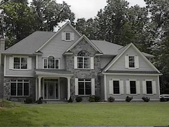9 Kingfisher Ln, Suffield, CT 06078