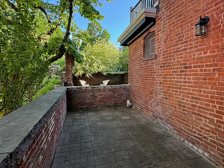 61 Clinton St #1 — Photo 18