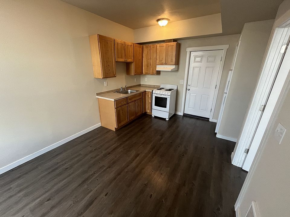 1st image of 204 4th Ave W #10771925