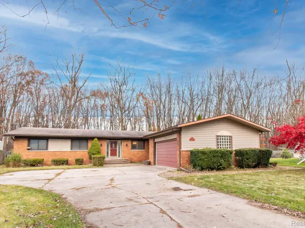 48351 Forbes Dr, Chesterfield, MI 48047