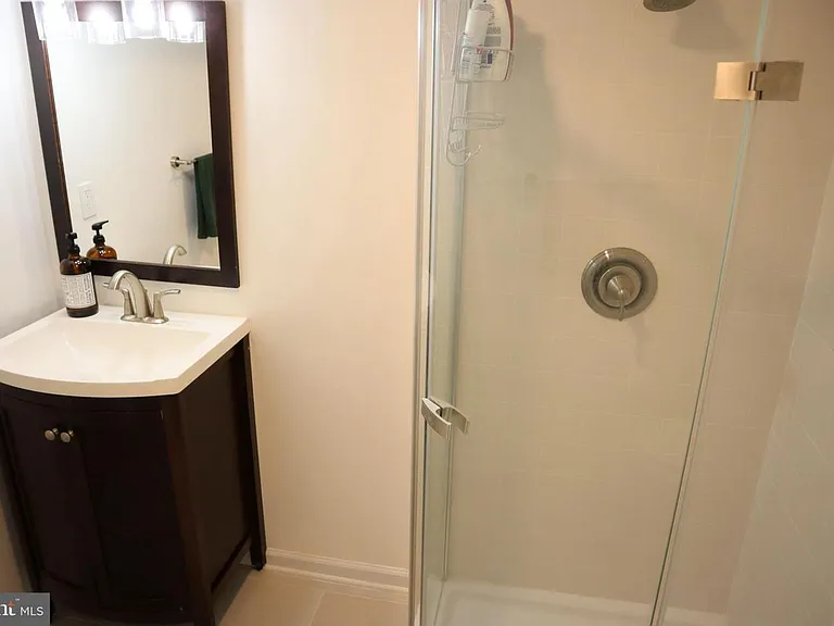 15826 Anamosa Dr — Photo 25