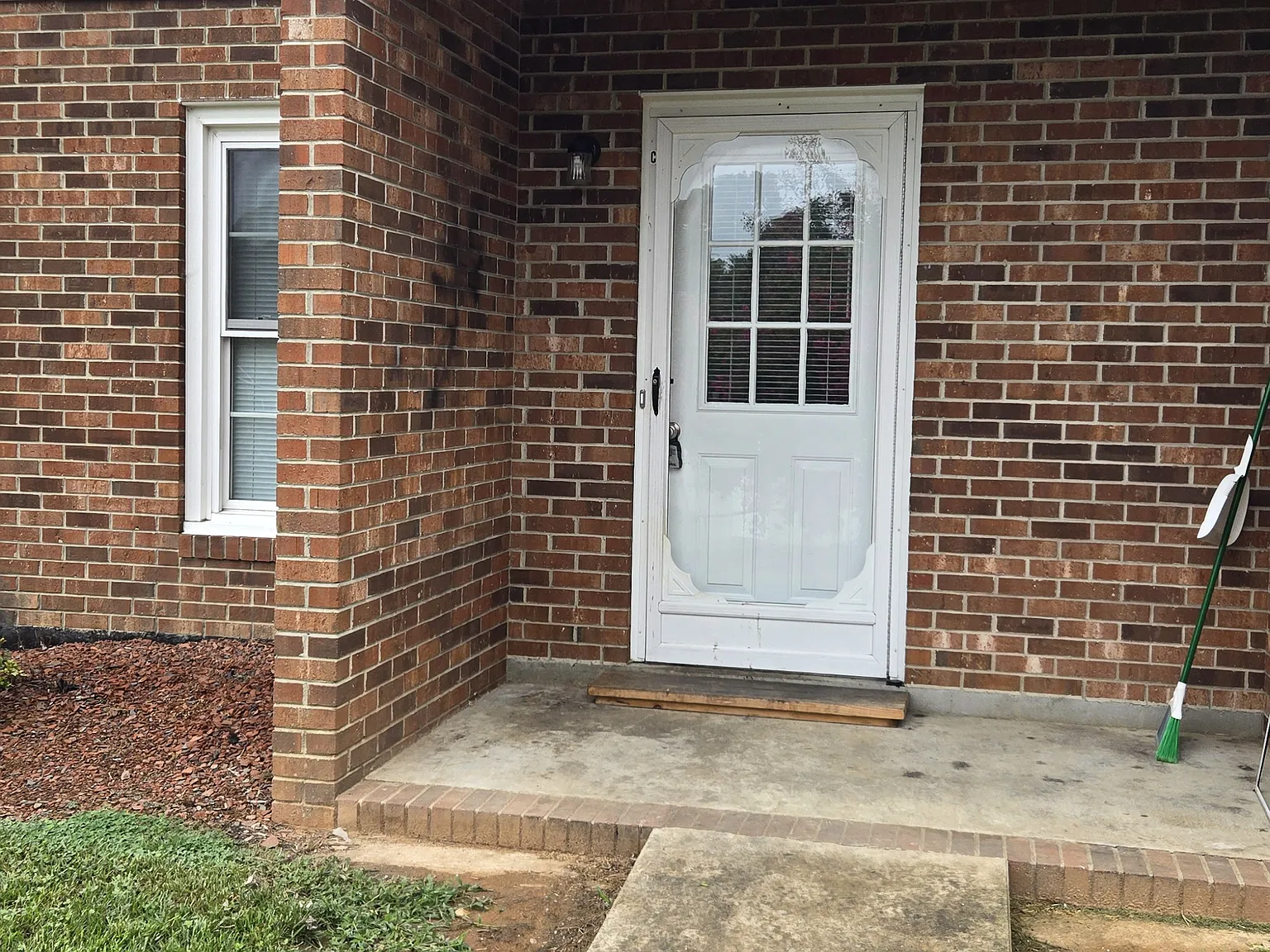 2 bed, 902 sqft, $975 — Photo 2