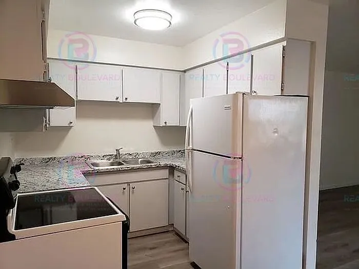 1206 Parkview St #1202 — Photo 3