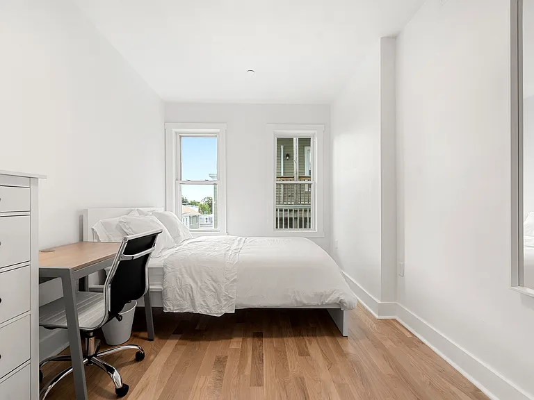 349 W 4th St #6 — Photo 1
