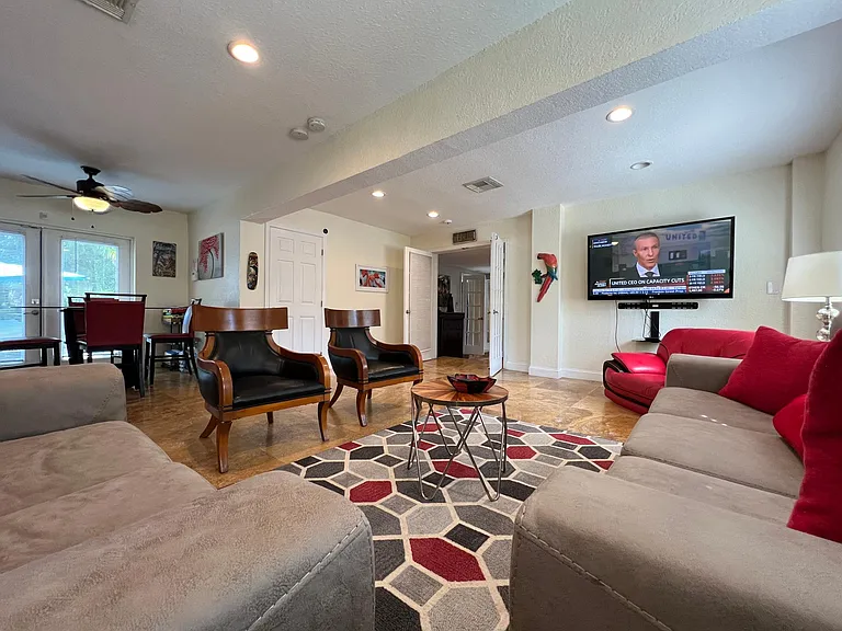 1008 NE 16th Pl — Photo 5