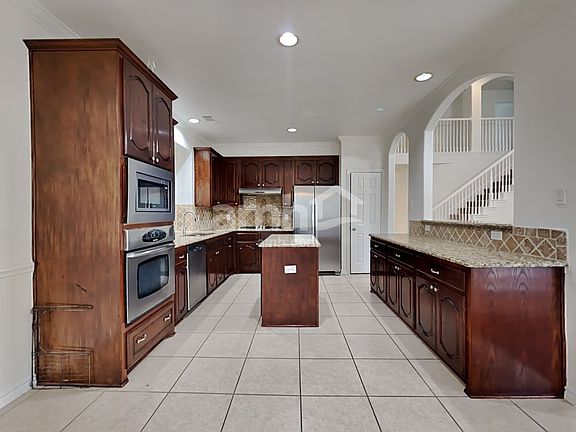 3rd image of 114 Pinedale Dr
