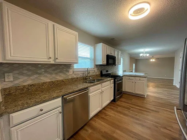 408 Canoga Ct — Photo 9