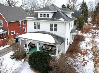 229 Moores River Dr, Lansing, MI 48910